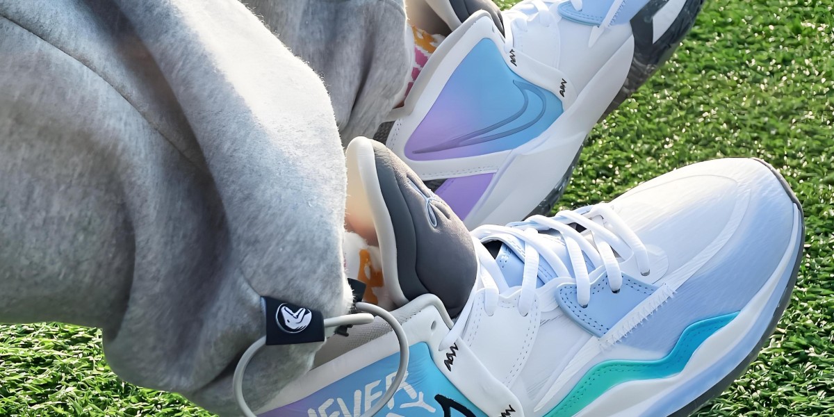 【Nike Kyrie 8 EP黑白色實戰解析】靈動攻防的極致詮釋